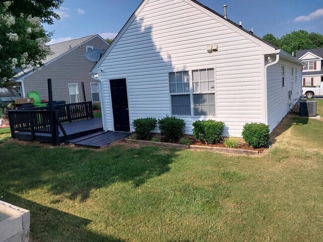 Foto del edificio - 1716 Pebble Ridge Dr