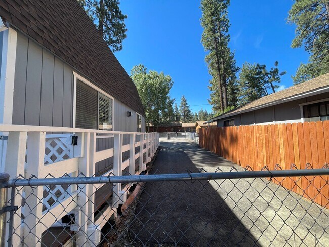 Building Photo - Two Bedroom with garage!