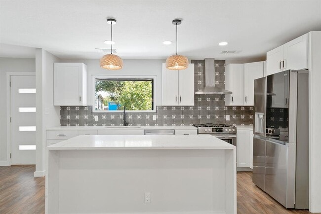 Building Photo - 6810 Bryn Mawr Dr