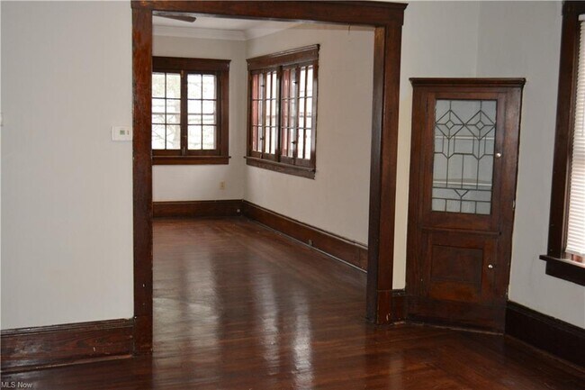 Building Photo - 1321 W 111th St