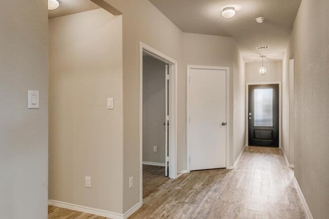 Building Photo - 7827 Belmont Vly