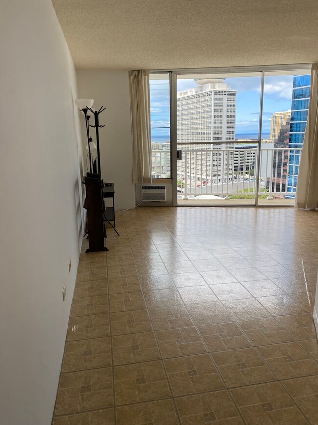 Building Photo - A partially furnished studio with lanai an...