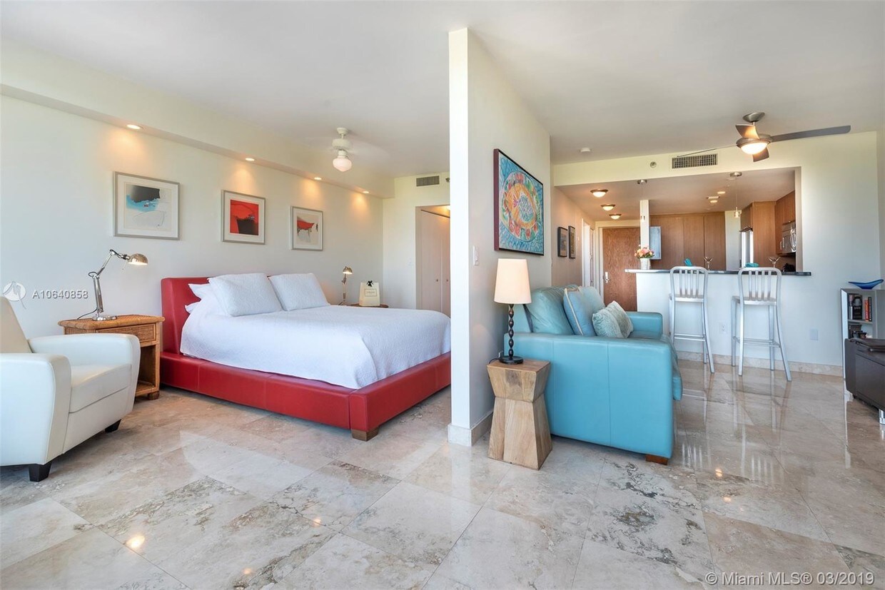 Primary Photo - 200 Ocean Dr