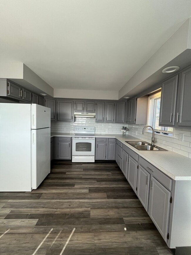 Foto del edificio - Spacious, bright and newly renovated 2nd-floor apartment available in Bath