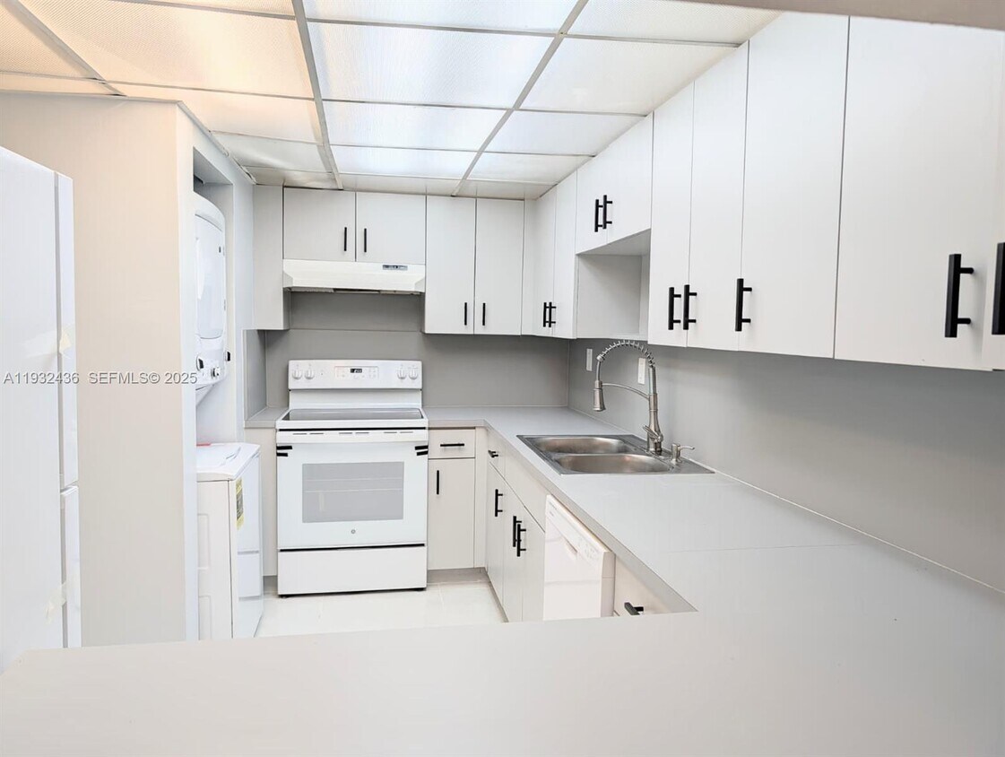 Foto del edificio - 10000 NW 80th Ct