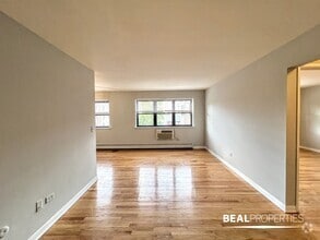 Building Photo - 510 W Briar Pl