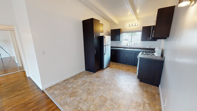 Building Photo - 616 Kew St