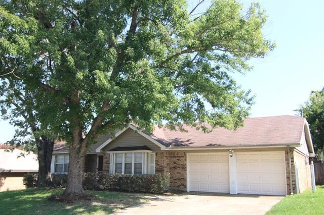 Building Photo - 745 Spring Valley Dr