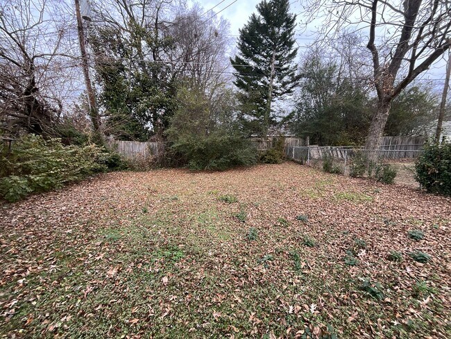 Foto del edificio - Now Available! Cute 4 Bed, 2 Bath Bungalow in Glenwood! Great Central GSO location