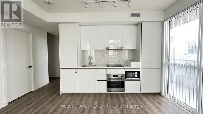 Building Photo - 8 Interchange Wy