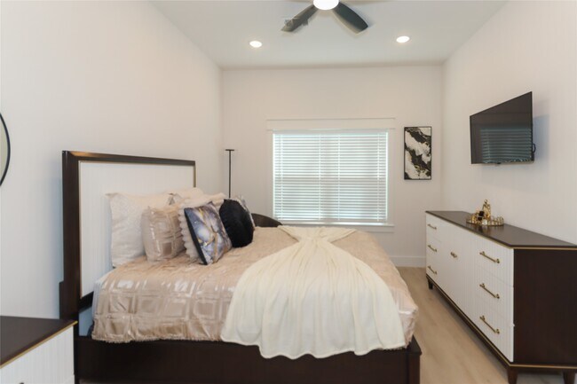 Foto del edificio - 4902 Higgins St