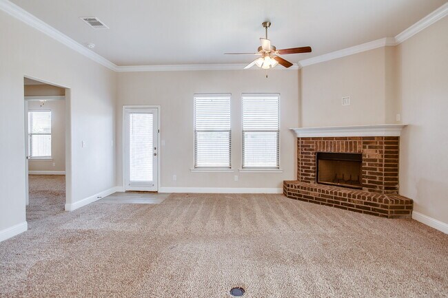 Building Photo - 3-Bedroom Home in Southwest Lubbock!