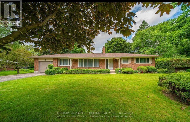 Photo du bâtiment - 336 Conlin Rd E