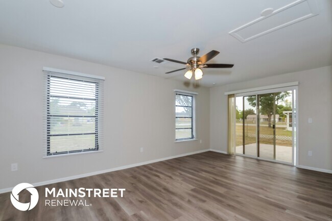 Foto del edificio - 6947 Roslyn Ct