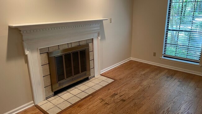 Foto del edificio - 130 Briarwood Ln