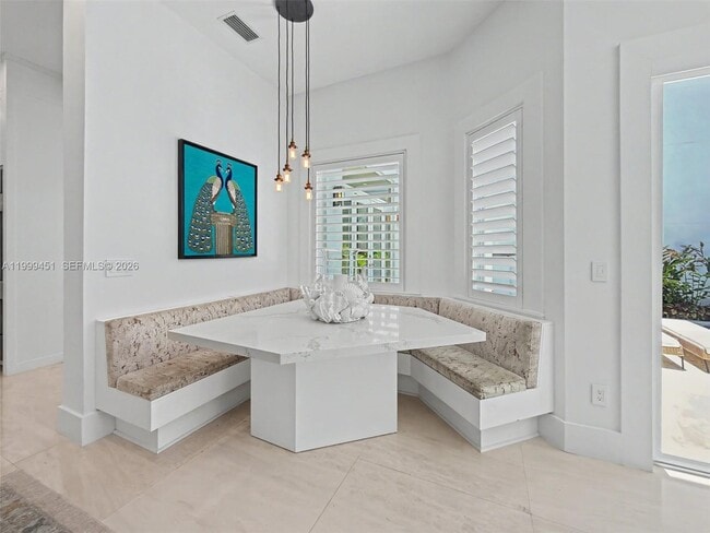 Foto del edificio - 13689 Deering Bay Dr