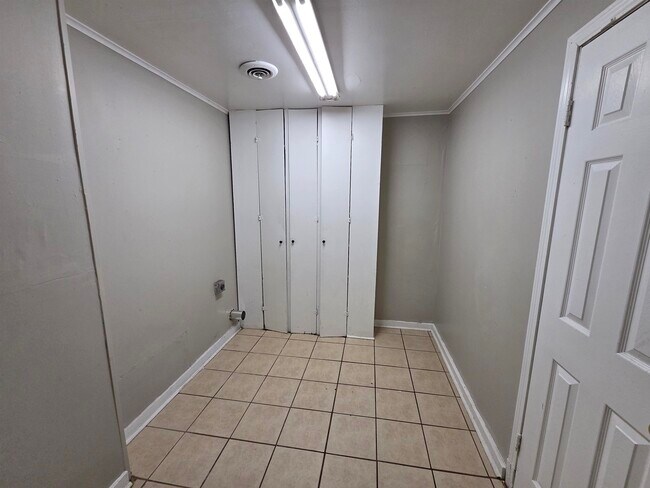 Building Photo - 3021 Ashwood St