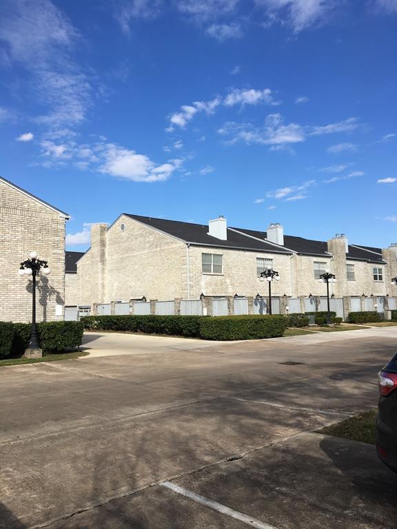 Building Photo - 580 Wilcrest Dr