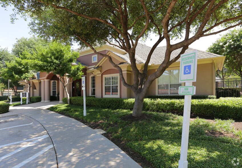 Colonial Grand at Bear Creek Rentals Euless, TX