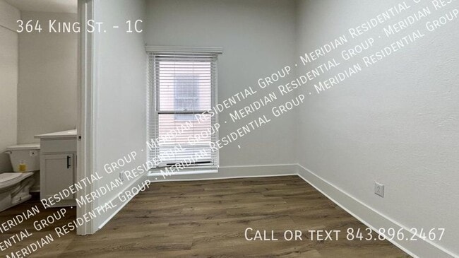 Building Photo - 364 King St