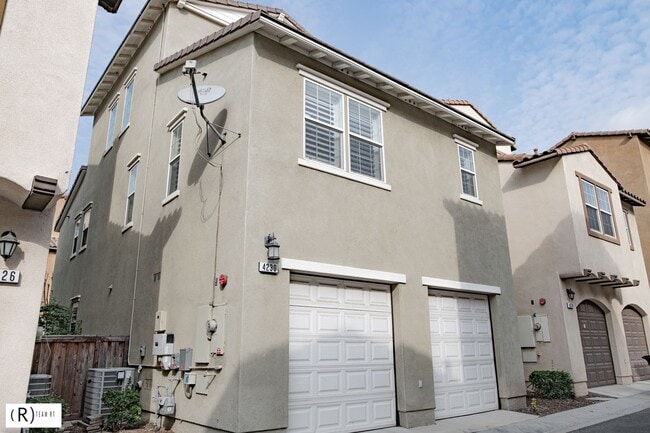 Building Photo - Lovely tri-level condo located in the gated community of Bellafina