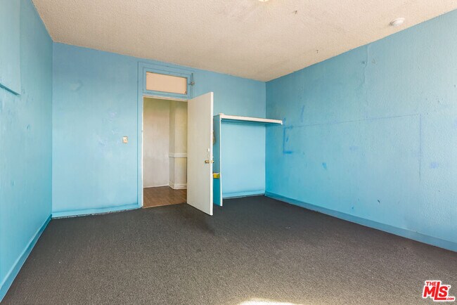 Foto del edificio - 256 W Florence Ave