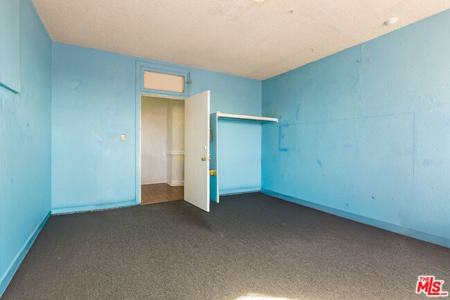 Building Photo - 256 W Florence Ave