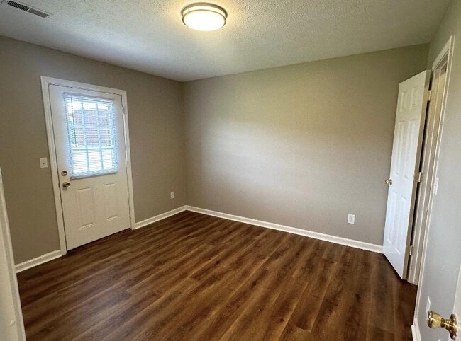 Building Photo - 725 Marietha Dr