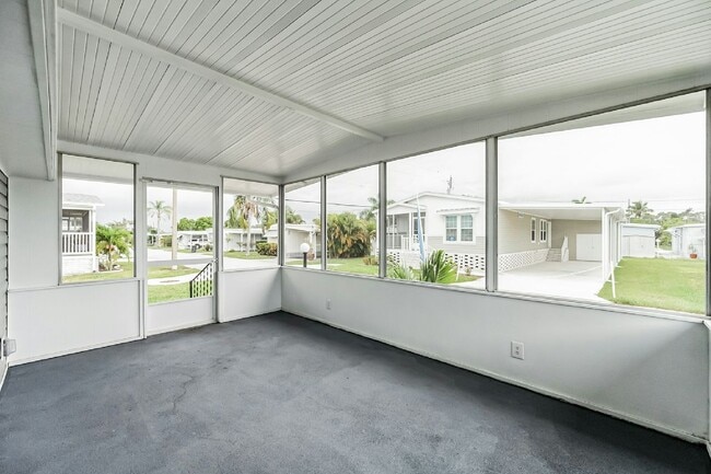 Foto del edificio - 2108 Ixora Ct