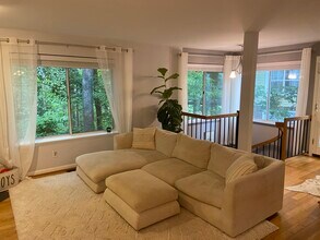 Building Photo - 1286 Clifden Grn