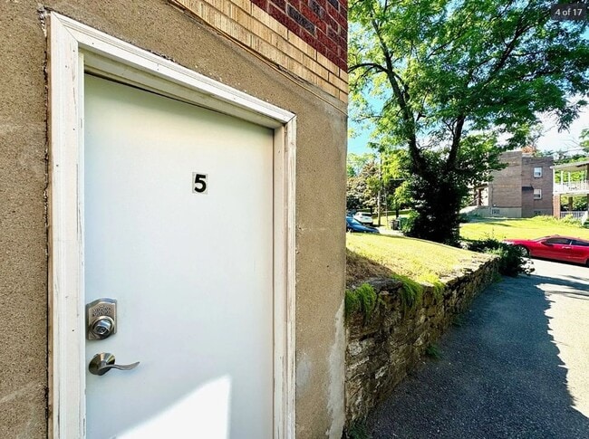 Foto del edificio - 526 Riddle Crest Ln