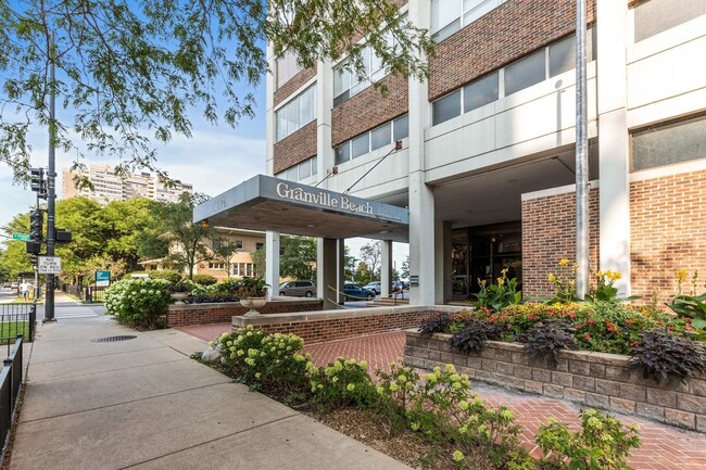 Building Photo - 6171 N Sheridan Rd