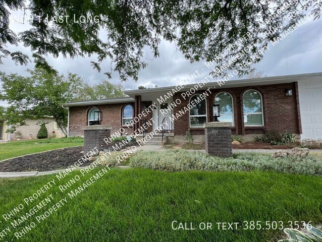 Building Photo - Coming Soon! 3 Bedroom/2 Bathroom Duplex I...