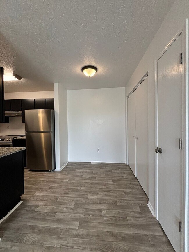 Foto del edificio - 733 Brett Cir