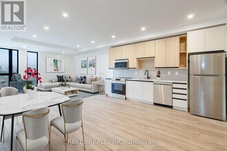 Building Photo - 4390 Hillview Dr