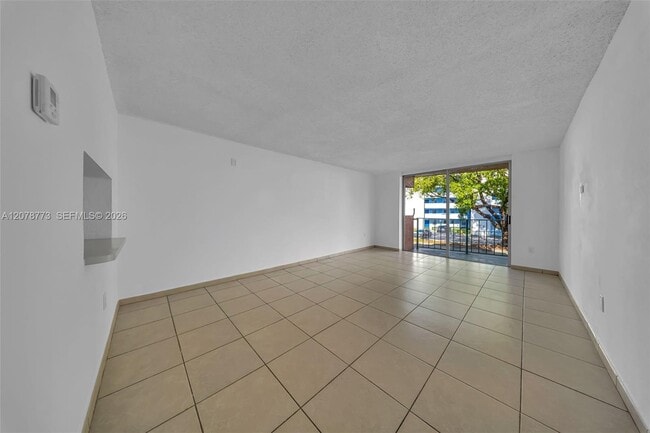 Building Photo - 9360 Fontainebleau Blvd