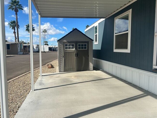 Building Photo - 530 S Alma School Rd