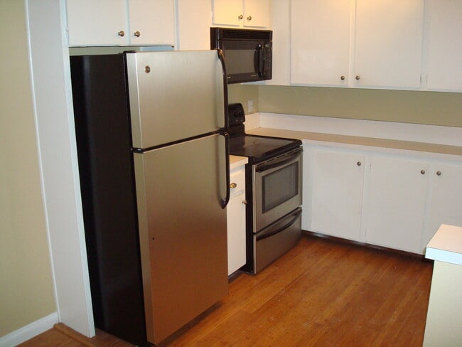Building Photo - Great 2 bedroom 1 bath condo in Mission Va...