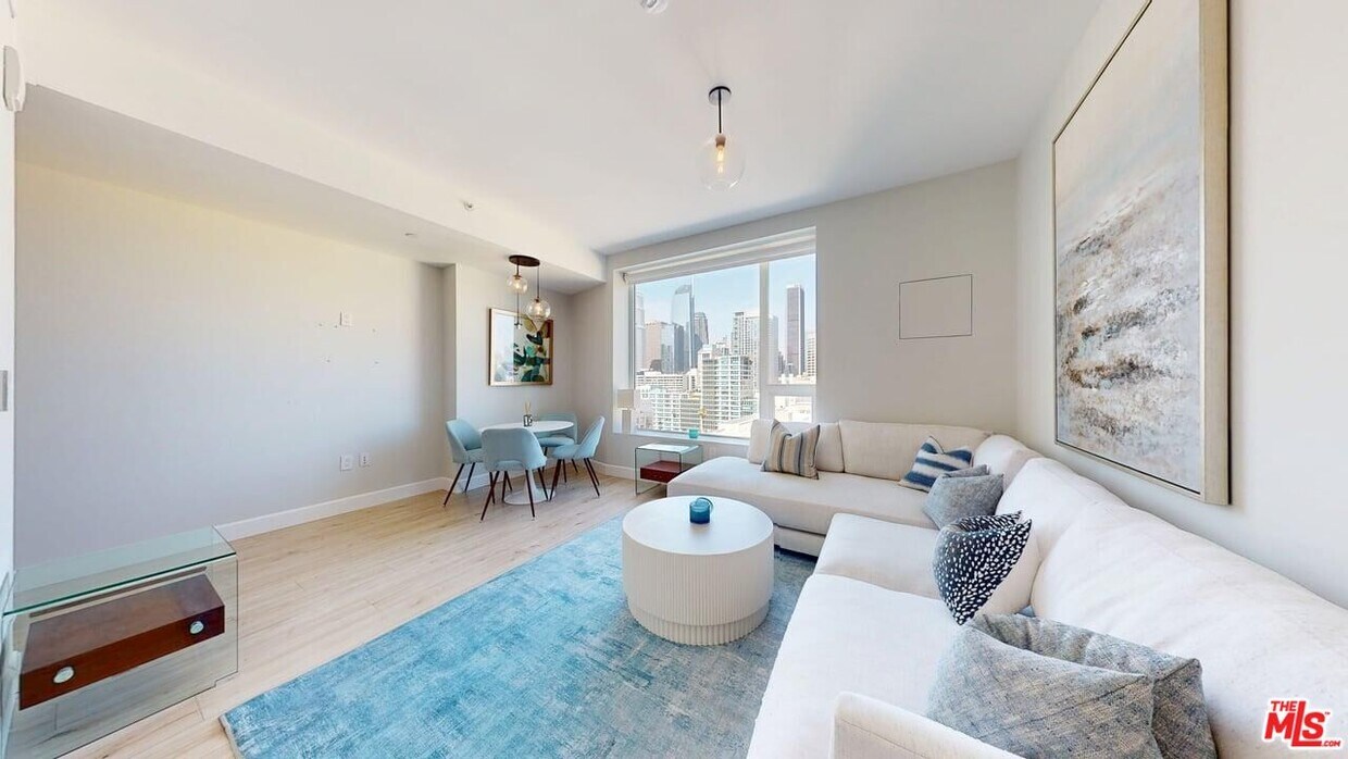 Foto principal - 1050 S Grand Ave