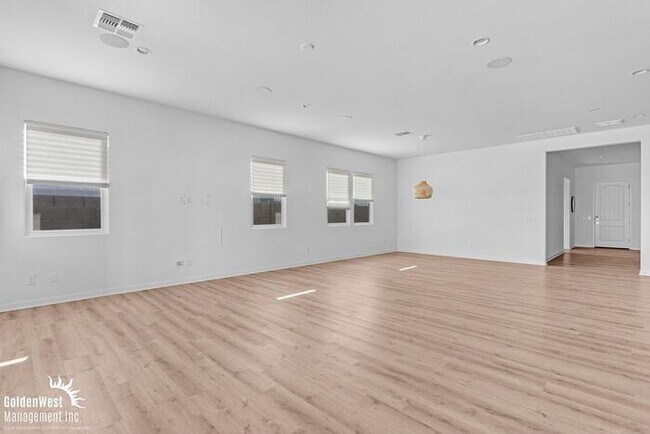 Foto del edificio - Modern 3Bdm 2Ba Home with Spacious Backyard!