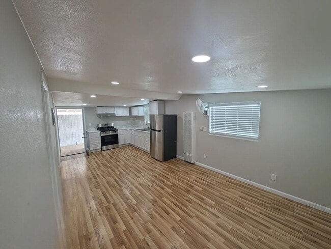 Building Photo - FRESHLY RENOVATED & MOVE-IN READY In South...