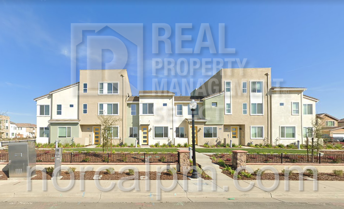Primary Photo - 3 Bed/2.5 Bath Townhouse at Natomas Field!