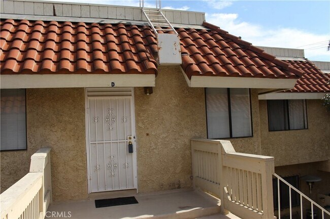 Foto del edificio - 1673 E Kingsley Ave