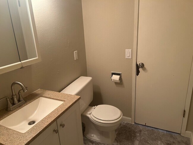 Building Photo - 2 bedroom Townhome-style living with no neighbors above or below