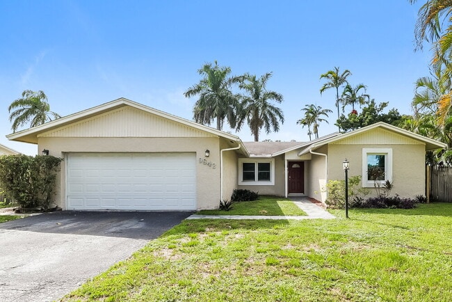 Building Photo - 9842 Spanish Isles Dr
