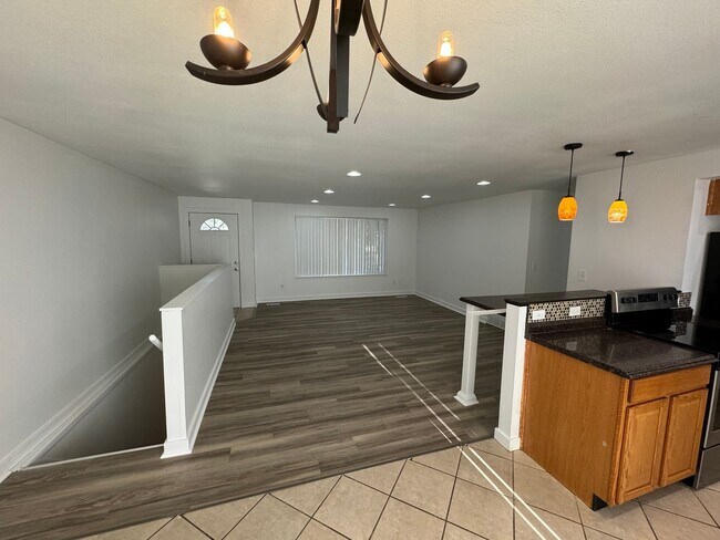 Building Photo - Renovated 5 Bed, 2 Bath Rancher w/ a Shop ...