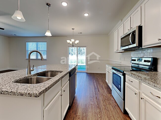 Foto del edificio - 986 Theodore Rd