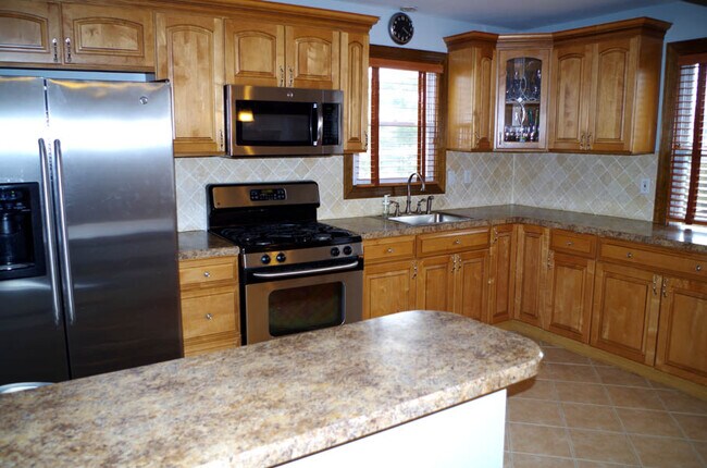 Building Photo - 44 Scoles Ave