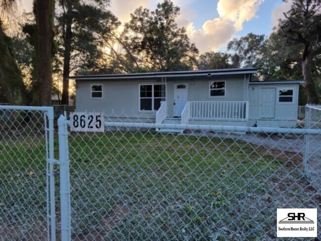 Building Photo - 8625 Stockdale Ave
