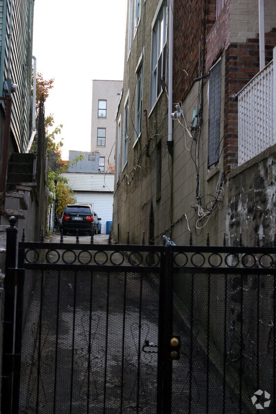 Foto del edificio - 1392-1394 Fulton Ave